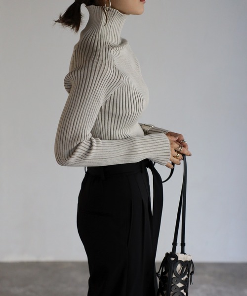 Bonjour Sagan(ボンジュールサガン)の「ハイネックワイドリブニット(ニット/セーター・レディース・モカ/キナリ/テラコッタ/グリーン/グレー/ブラック/ダークネイビー・FREE)」の9枚目の写真