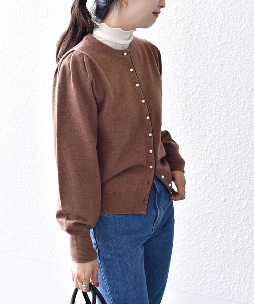 SHIPS（シップス）の「*〈手洗い可能〉パールモチーフボタンパイピングカーディガン◆（ニット/セーター・レディース・ライトグレー/ブラック/ブラウン系/グリーン/ミント・ONE SIZE）」の16枚目の写真