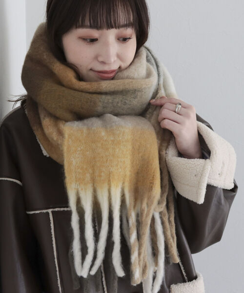 fredy emue(フレディエミュ)の「【新色追加】ふわふわチェックストール(ストール/ショール・レディース・イエロー系その他/ブルー系その他/パープル系その他/グリーン系その他/ブラック系その他/イエロー系その他2/グリーン系その他2/ベージュ系その他2・FREE)」の3枚目の写真