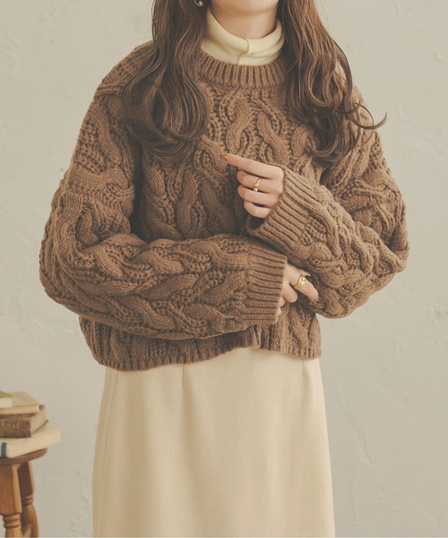 Ambre Neige（アンブルネージュ）の「クロップドケーブルニット／【WEB/EC限定商品】（ニット/セーター・レディース・ダークブラウン/ライトベージュ/モカ/アイボリー・FREE）」の11枚目の写真