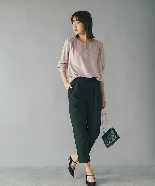 RIVE DROITE(リヴドロワ)の「ネックレスなしで華やかに着れる/キーネックYパーツブラウス(シャツ/ブラウス・レディース・ベージュ/ピンク/アイボリー・38/36)」の18枚目の写真