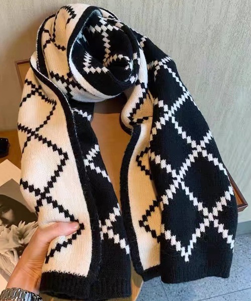 DAY CLOSET（デイ クローゼット）の「レディース リバーシブル大判ボリュームストールマフラー（ストール/ショール・レディース・ブラック×ホワイト/ホワイト×レッド/ベージュ×ブラック・ONE SIZE）」の2枚目の写真