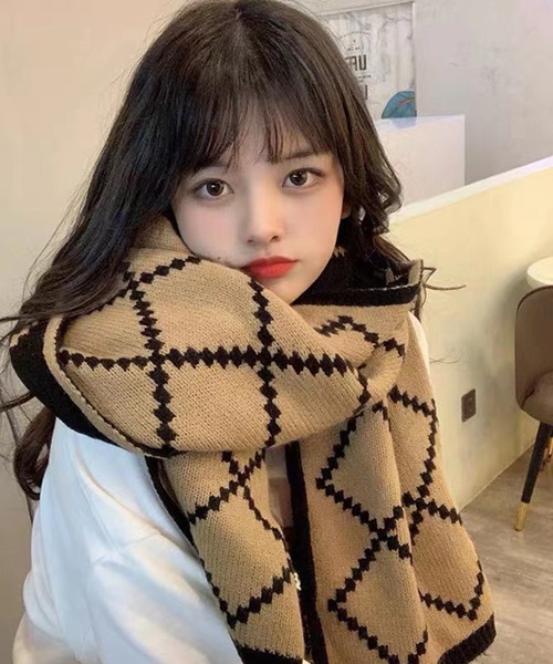 DAY CLOSET（デイ クローゼット）の「レディース リバーシブル大判ボリュームストールマフラー（ストール/ショール・レディース・ブラック×ホワイト/ホワイト×レッド/ベージュ×ブラック・ONE SIZE）」の6枚目の写真