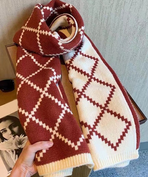 DAY CLOSET（デイ クローゼット）の「レディース リバーシブル大判ボリュームストールマフラー（ストール/ショール・レディース・ブラック×ホワイト/ホワイト×レッド/ベージュ×ブラック・ONE SIZE）」の4枚目の写真