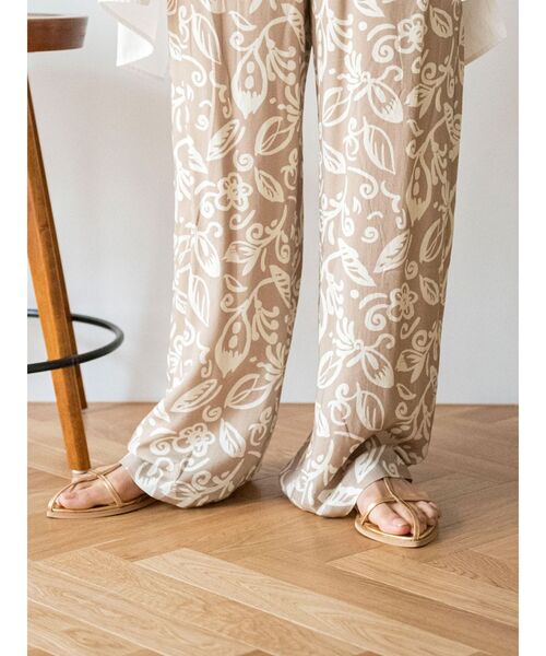 Ungrid（アングリッド）の「リーフ柄ラフパンツ（その他パンツ・レディース・チャコールグレー/ベージュ・FREE）」の3枚目の写真