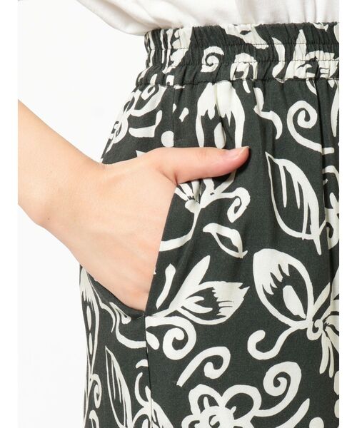 Ungrid（アングリッド）の「リーフ柄ラフパンツ（その他パンツ・レディース・チャコールグレー/ベージュ・FREE）」の5枚目の写真
