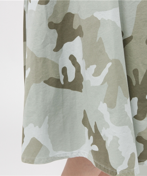 FIGARO Paris（フィガロパリ）の「◇MONOCROM カモフラ フレア スカート（スカート・レディース・サックスブルー・40/42）」の2枚目の写真