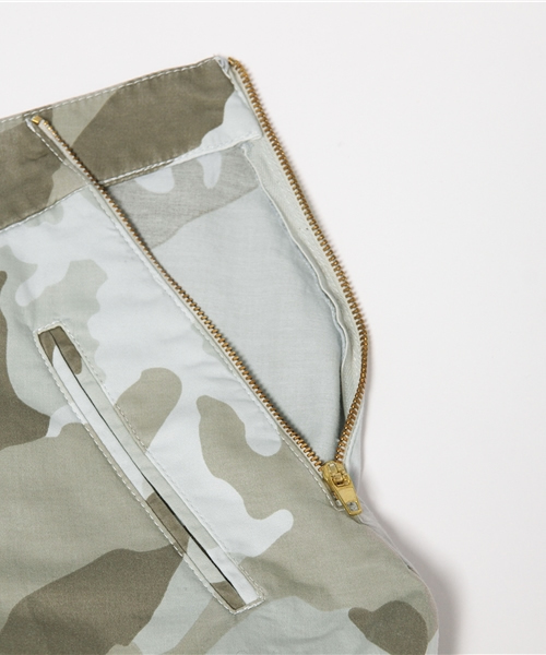 FIGARO Paris（フィガロパリ）の「◇MONOCROM カモフラ フレア スカート（スカート・レディース・サックスブルー・40/42）」の3枚目の写真