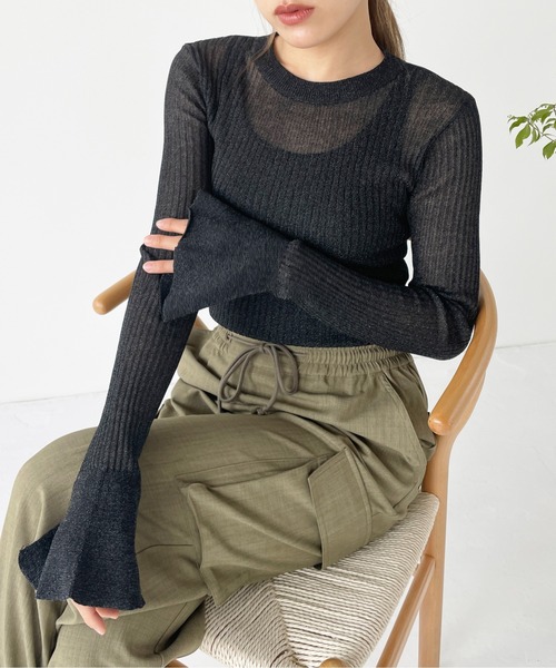 Meli rich(メリーリッチ)の「ラメフレアスリーブプルオーバー(Tシャツ/カットソー・レディース・ベージュ/ブラック/アイボリー・FREE)」の2枚目の写真