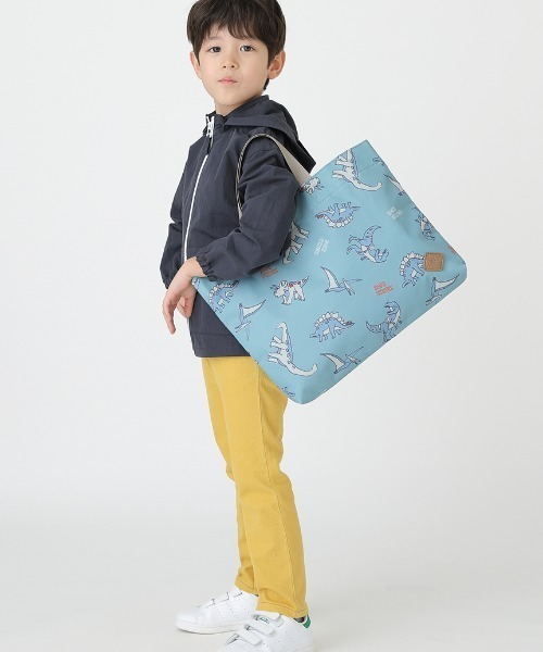 HAKKA KIDS（ハッカキッズ）の「トーンオントーンダイナソープリントレッスンバッグ（トートバッグ・キッズ・ライトブルー/チャコール・FREE）」の13枚目の写真