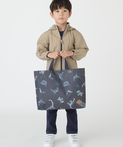 HAKKA KIDS（ハッカキッズ）の「トーンオントーンダイナソープリントレッスンバッグ（トートバッグ・キッズ・ライトブルー/チャコール・FREE）」の10枚目の写真