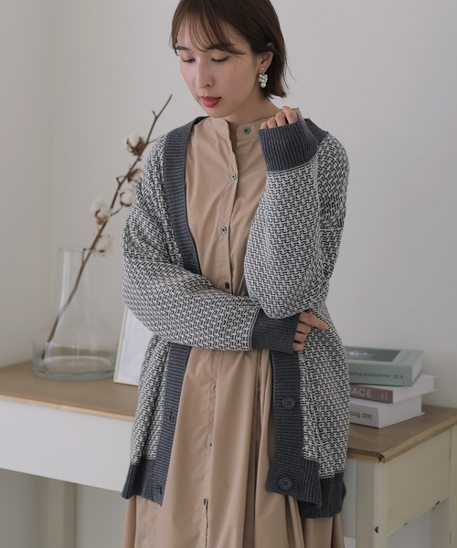 ElegChic(エレグシック)の「リンクス柄ダブルジャガードVネックカーディガン(カーディガン/ボレロ・レディース・ホワイト×ブラウン/ブラック×ホワイト/杢グレー/ブラック×グレー・M/XL/4L)」の4枚目の写真