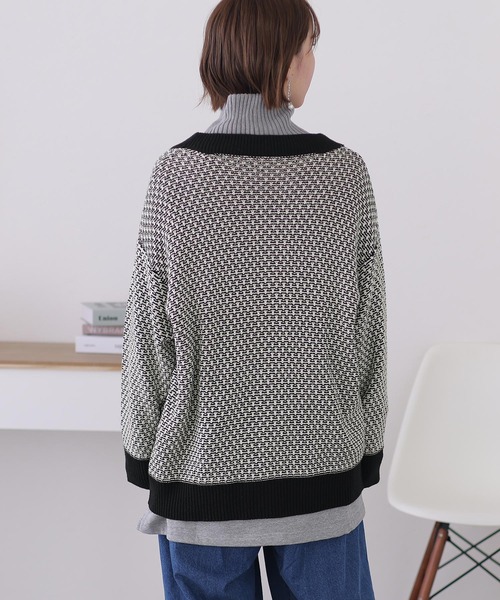 ElegChic(エレグシック)の「リンクス柄ダブルジャガードVネックカーディガン(カーディガン/ボレロ・レディース・ホワイト×ブラウン/ブラック×ホワイト/杢グレー/ブラック×グレー・M/XL/4L)」の7枚目の写真