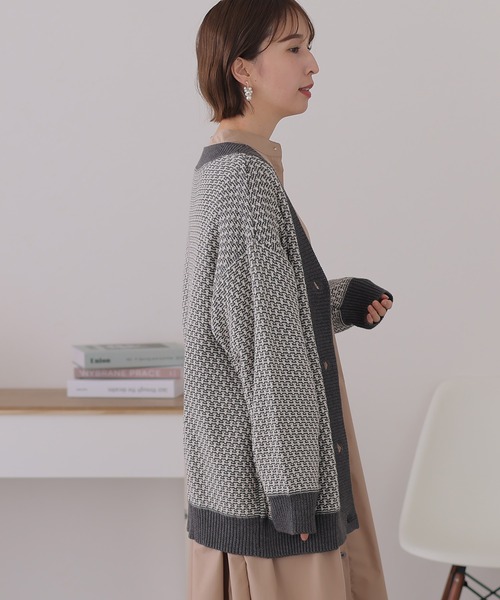 ElegChic(エレグシック)の「リンクス柄ダブルジャガードVネックカーディガン(カーディガン/ボレロ・レディース・ホワイト×ブラウン/ブラック×ホワイト/杢グレー/ブラック×グレー・M/XL/4L)」の10枚目の写真