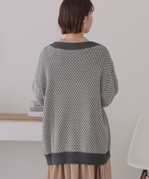 ElegChic(エレグシック)の「リンクス柄ダブルジャガードVネックカーディガン(カーディガン/ボレロ・レディース・ホワイト×ブラウン/ブラック×ホワイト/杢グレー/ブラック×グレー・M/XL/4L)」の11枚目の写真
