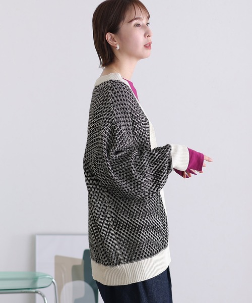 ElegChic(エレグシック)の「リンクス柄ダブルジャガードVネックカーディガン(カーディガン/ボレロ・レディース・ホワイト×ブラウン/ブラック×ホワイト/杢グレー/ブラック×グレー・M/XL/4L)」の14枚目の写真