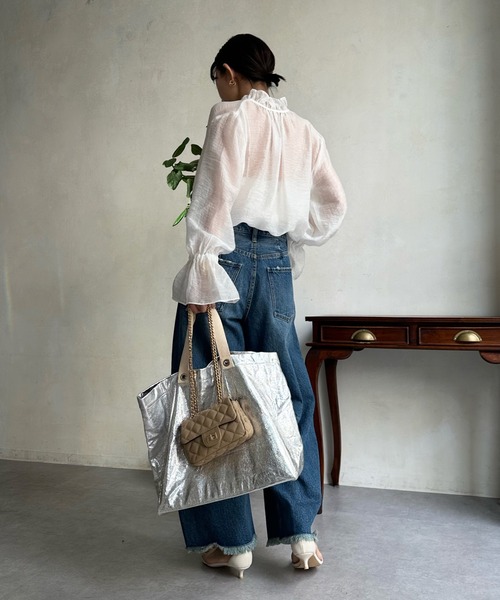 DouDou（ドゥドゥ）の「シアーフリルブラウス（シャツ/ブラウス・レディース・ホワイト/ネイビー/サックスブルー/ブラック・FREE）」の5枚目の写真