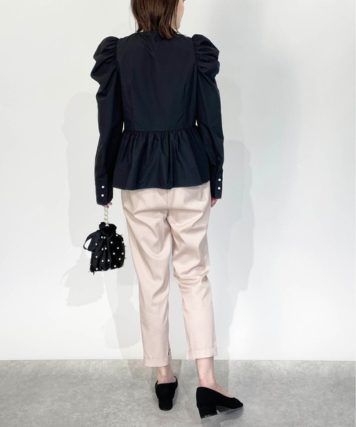 PICCIN PERLA(ピッチンペルラ)の「ギャザースリーブパールボタンペプラムブラウス(シャツ/ブラウス・レディース・オフホワイト/ブラック・M)」の19枚目の写真