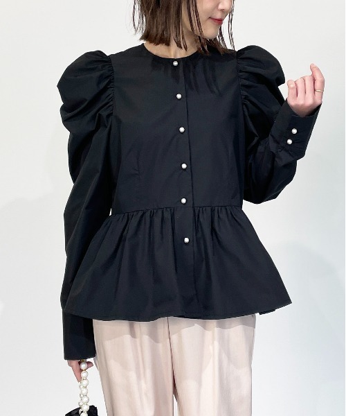 PICCIN PERLA(ピッチンペルラ)の「ギャザースリーブパールボタンペプラムブラウス(シャツ/ブラウス・レディース・オフホワイト/ブラック・M)」の15枚目の写真
