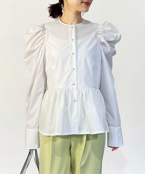 PICCIN PERLA(ピッチンペルラ)の「ギャザースリーブパールボタンペプラムブラウス(シャツ/ブラウス・レディース・オフホワイト/ブラック・M)」の6枚目の写真