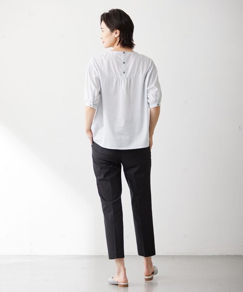 J.PRESS Ladies(J.プレス レディス)の「【WEB限定カラーあり・洗える】ラミーポプリン ボリュームスリーブ ブラウス(シャツ/ブラウス・レディース・イエロー系/ライトグレー系/ふじ色系/ベージュ系/グレー系/ネイビー系・XS)」の9枚目の写真
