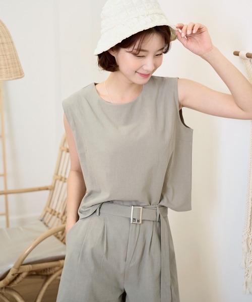 UNE MANSION（ユヌマンション）の「モダンノースリーブ＆ハーフパンツベルトSETセットアップ（セットアップ・レディース・カーキ/ネイビー/ベージュ・FREE）」の2枚目の写真
