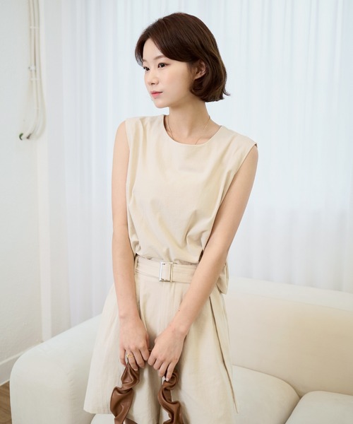 UNE MANSION（ユヌマンション）の「モダンノースリーブ＆ハーフパンツベルトSETセットアップ（セットアップ・レディース・カーキ/ネイビー/ベージュ・FREE）」の5枚目の写真