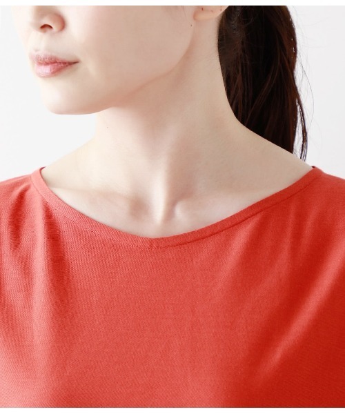 NEWYORKER(ニューヨーカー)の「モダール綿テンセルツイル バックタックカットソー(Tシャツ/カットソー・レディース・ライトグレー/カーキ/レッド・M/L)」の4枚目の写真