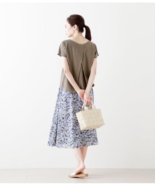 NEWYORKER(ニューヨーカー)の「モダール綿テンセルツイル バックタックカットソー(Tシャツ/カットソー・レディース・ライトグレー/カーキ/レッド・M/L)」の17枚目の写真