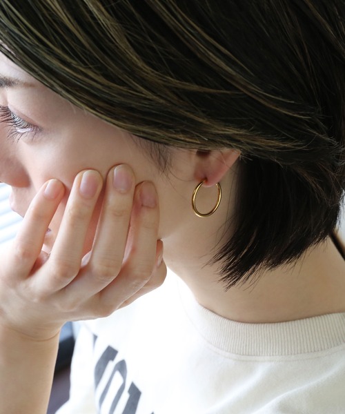 colleca la（コレカラ）の「[stainless]ステンレス・パイプフープイヤリング〈金属アレルギー対応〉（イヤリング・レディース・シルバー/ゴールド・ﾌﾘ-）」の4枚目の写真