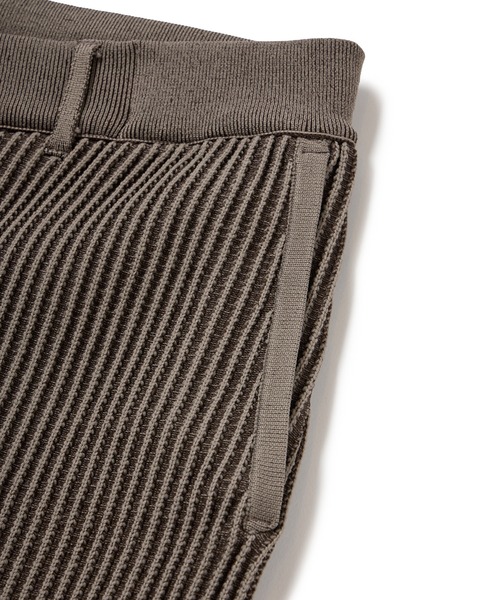MEN'S BIGI（メンズビギ）の「たて畝ニットジャージイージーパンツ＜セットアップ対応＞（スラックス・メンズ・グレー/ブルー/ブラウン・01/02/03）」の10枚目の写真