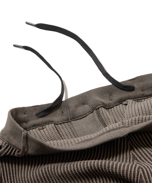 MEN'S BIGI（メンズビギ）の「たて畝ニットジャージイージーパンツ＜セットアップ対応＞（スラックス・メンズ・グレー/ブルー/ブラウン・01/02/03）」の21枚目の写真