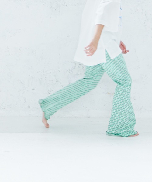 LOWRYS FARM（ローリーズファーム）の「コバナジャガードフレアパンツ　967918（その他パンツ・キッズ・パープル/グリーン/ブラウン・110cm/150cm/140cm/130cm/120cm）」の2枚目の写真