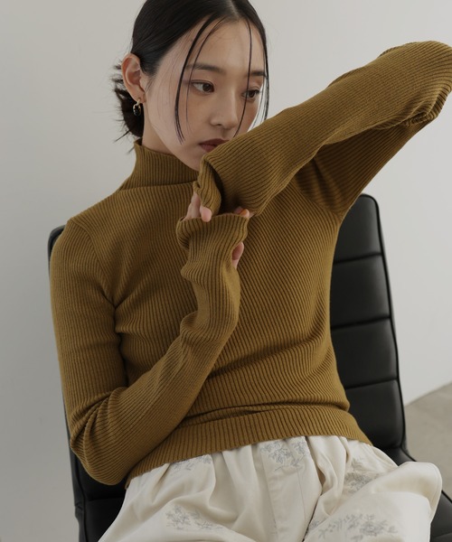 hellam(へラム)の「フィンガーホールタートルネックリブニット(ニット/セーター・レディース・アイボリー/ホワイト系その他/杢グレー/ブラック/パープル/ホワイト系その他2/チャコール/レッド/オレンジ/グリーン/カーキ/イエロー/ブラウン・FREE)」の22枚目の写真