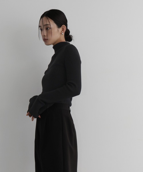 フィンガーホールタートルネックリブニット（ニット/セーター