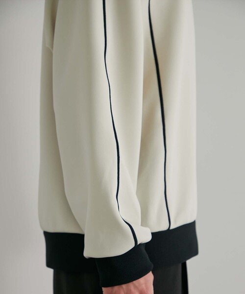 UNITED TOKYO（ユナイテッドトウキョウ）の「ヘムバイカラーダンボールCN（スウェット・メンズ・アイボリー/ブラック/ネイビー・2/1）」の13枚目の写真