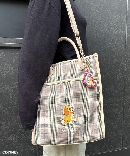 Disney(ディズニー)の「【WEB限定】ディズニー レディ&トランプ キーチャーム(キーホルダー・レディース・ワインレッド・FREE)」の5枚目の写真