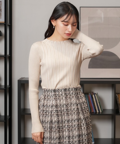 TRUDEA(トルディア)の「ビスコースランダムリブハイネックニット(ニット/セーター・レディース・カーキ/チャコールグレー/ベージュ/ワイン・MEDIUM/LARGE)」の3枚目の写真