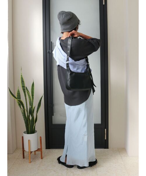 Ungrid(アングリッド)の「フィットサテンスカート(スカート・レディース・アイボリー/ブルー・SMALL/MEDIUM)」の15枚目の写真