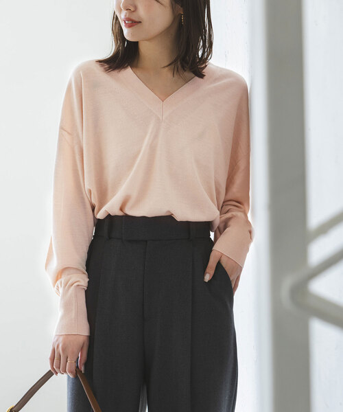 Noble（ノーブル）の「Deep Vネックニット（ニット/セーター・レディース・ベージュ/ピンク/グリーン・FREE）」の3枚目の写真