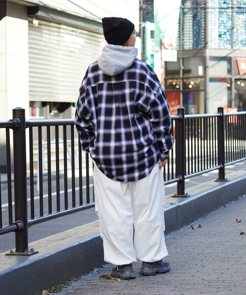 PUBLUX（パブリュクス）の「PUBLUX/パブリュクス ルーズオンブレチェックシャツ/オンブレシャツ/ユニセックス(限定展開)（シャツ/ブラウス・メンズ・ブラック/グレー/ブラウン・LARGE/MEDIUM/SMALL）」の12枚目の写真