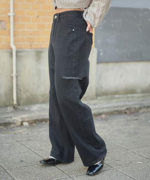 SPINNS（スピンズ）の「サイドカットデザイン デニムワイドパンツ（デニムパンツ・レディース・ブルー/その他/ブラック・S/M）」の4枚目の写真