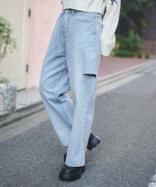 サイドカットデザインワイドデニムパンツ SPINNS(スピンズ)の「サイドカットデザイン デニムワイド