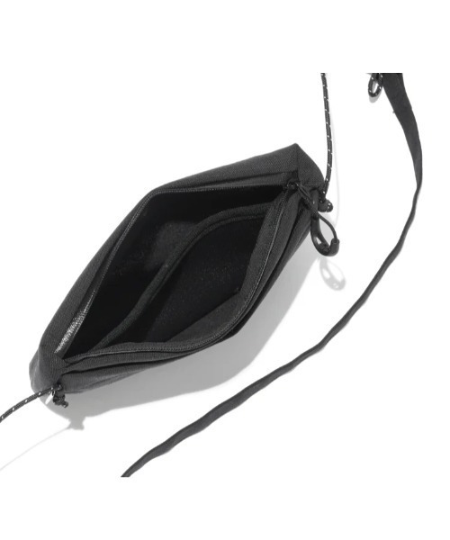 CMF OUTDOOR GARMENT（シーエムエフアウトドアガーメント）の「CMF OUTDOOR GARMENT/シーエムエフ アウトドアガーメント  SMART PAC SMOOTH NYLON（ショルダーバッグ・メンズ・カーキ/ブラック・F）」の5枚目の写真