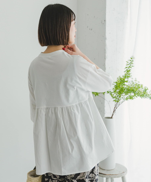 ITEMS URBANRESEARCH(アイテムズ アーバンリサーチ)の「バックギャザーTシャツ(Tシャツ/カットソー・レディース・チャコールグレー/オフホワイト/ライトベージュ/ブラック・FREE)」の9枚目の写真