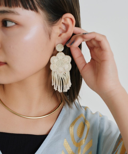 CIAOPANIC TYPY（チャオパニックティピー）の「【agini】フラワービーズフリンジピアス（ブレスレット・レディース・オフホワイト・ONE SIZE）」の3枚目の写真