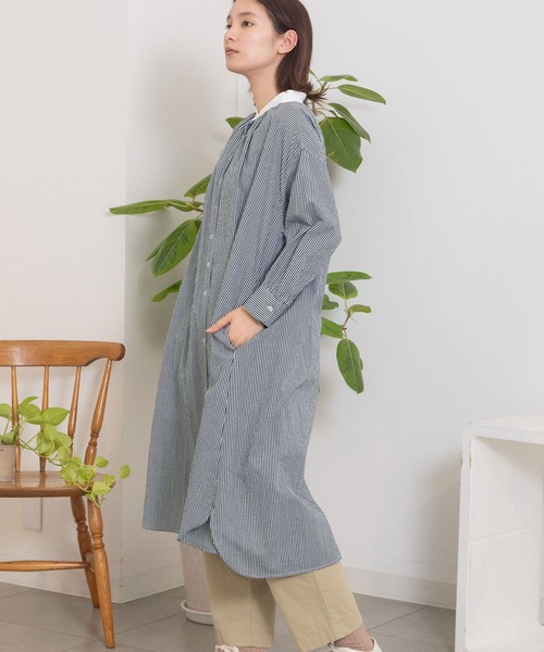 POU DOU DOU（プードゥドゥ）の「クレリックシャツワンピース（シャツワンピース・レディース・ブルー/ブラック/ベージュ・3）」の19枚目の写真