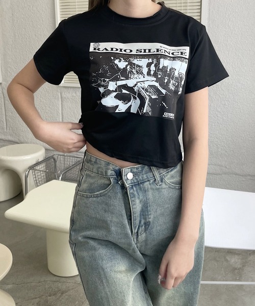 shopnikoniko(ショップニコニコ)の「モノクロプリント クロップド丈 チビTシャツ(Tシャツ/カットソー・レディース・ブラック・フリー)」の1枚目の写真