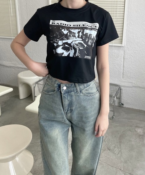shopnikoniko(ショップニコニコ)の「モノクロプリント クロップド丈 チビTシャツ(Tシャツ/カットソー・レディース・ブラック・フリー)」の6枚目の写真
