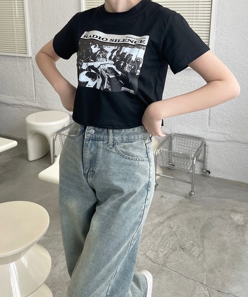 shopnikoniko(ショップニコニコ)の「モノクロプリント クロップド丈 チビTシャツ(Tシャツ/カットソー・レディース・ブラック・フリー)」の4枚目の写真